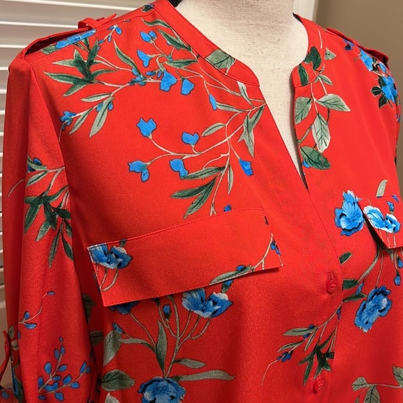 151. Calvin Klein Floral Print Roll Tab Sleeves Blouse in Vibrant Red, Size Med - Picture 4 of 14